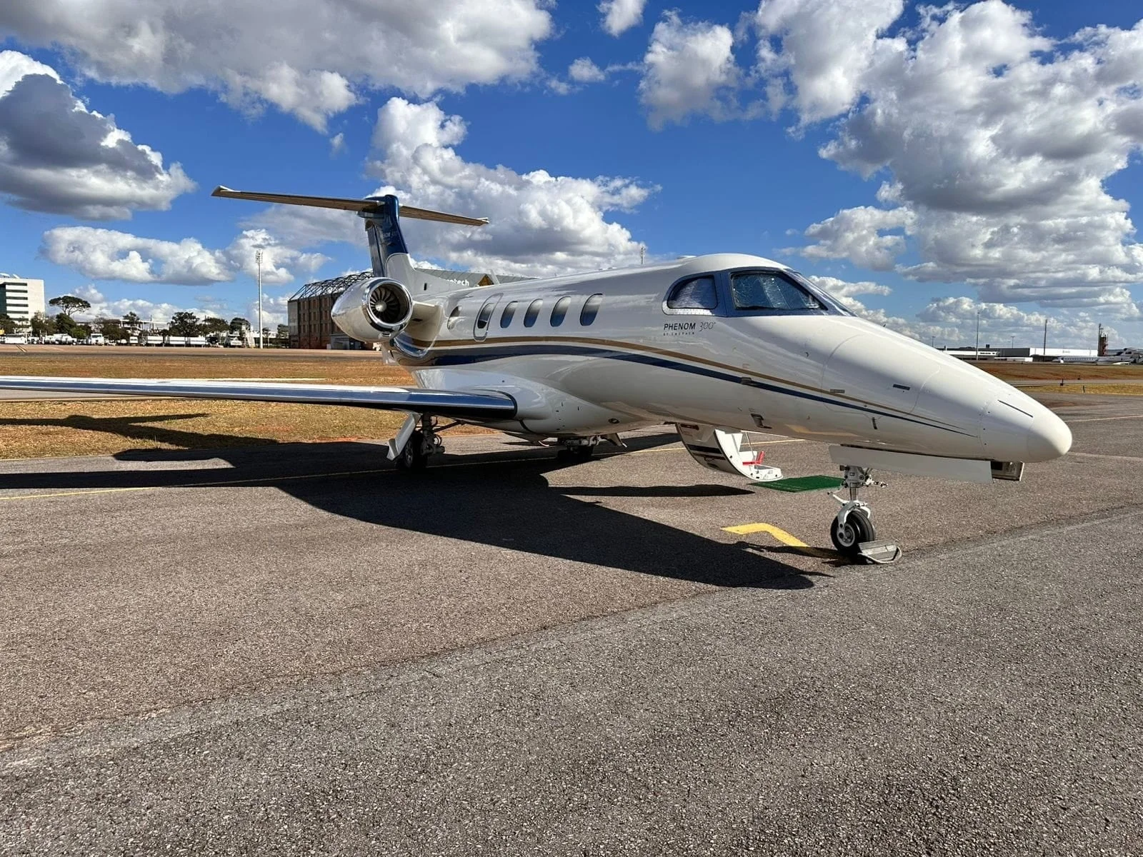 Embraer EMB 505 - PHENOM 300 - foto 26