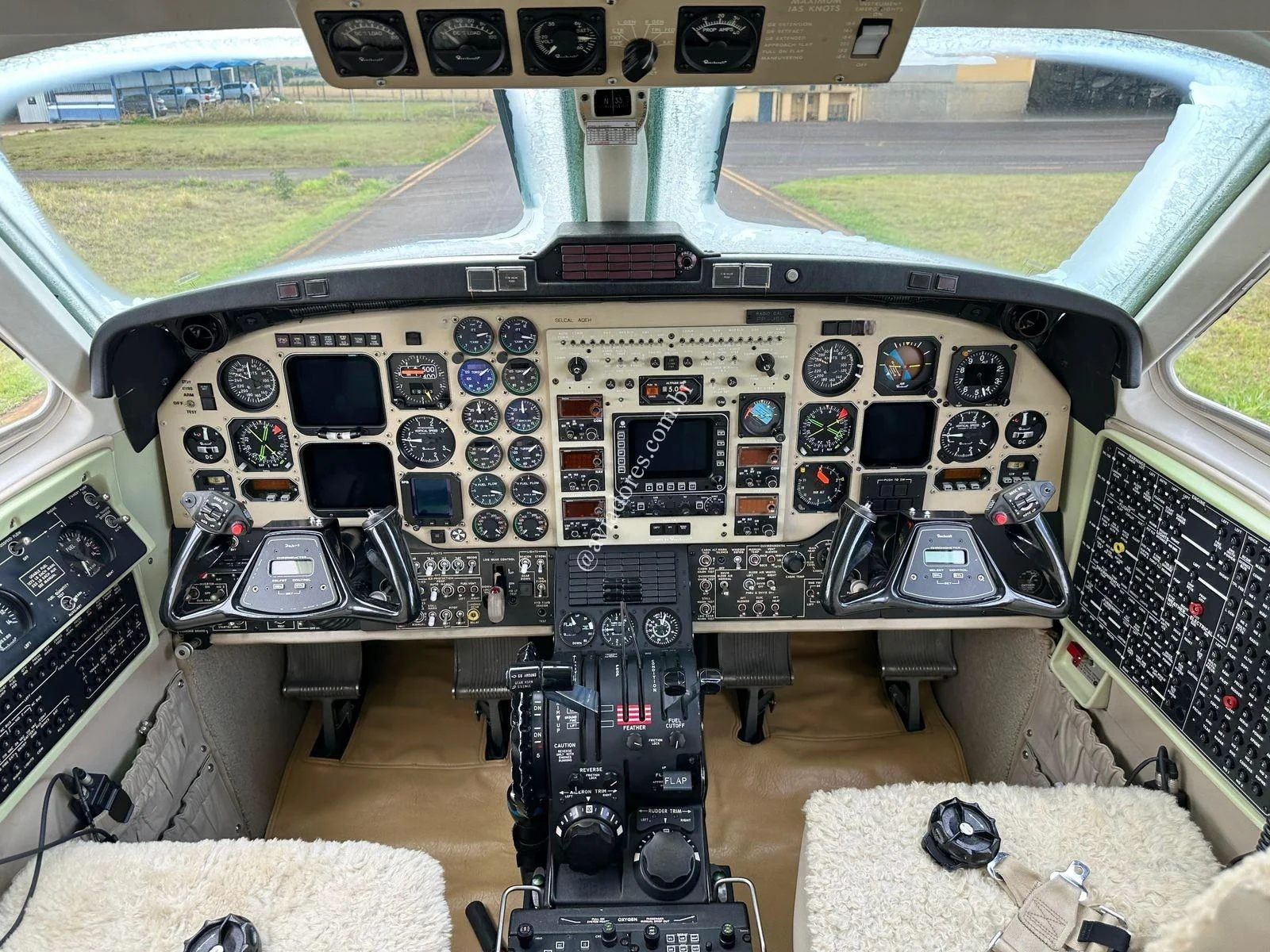 BEECHCRAFT CORPORATION KING AIR 350 - foto 18