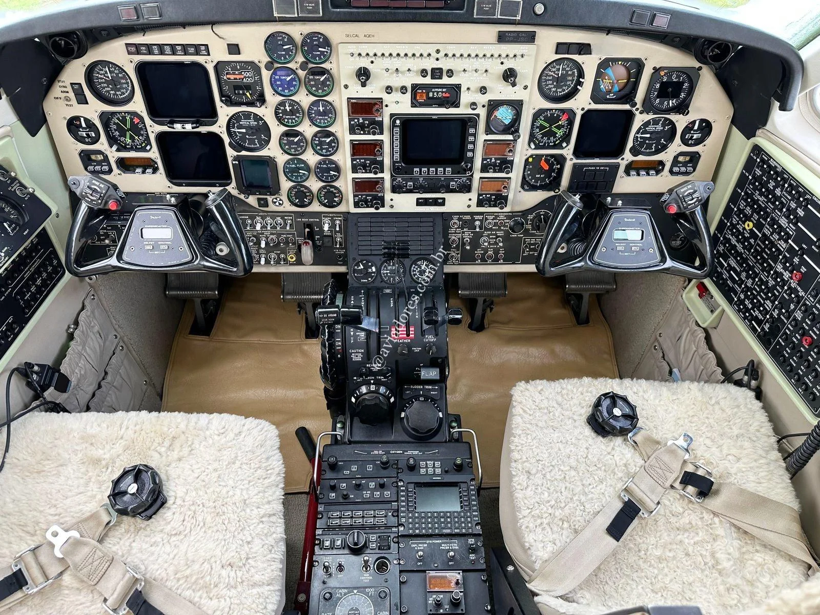 BEECHCRAFT CORPORATION KING AIR 350 - foto 19