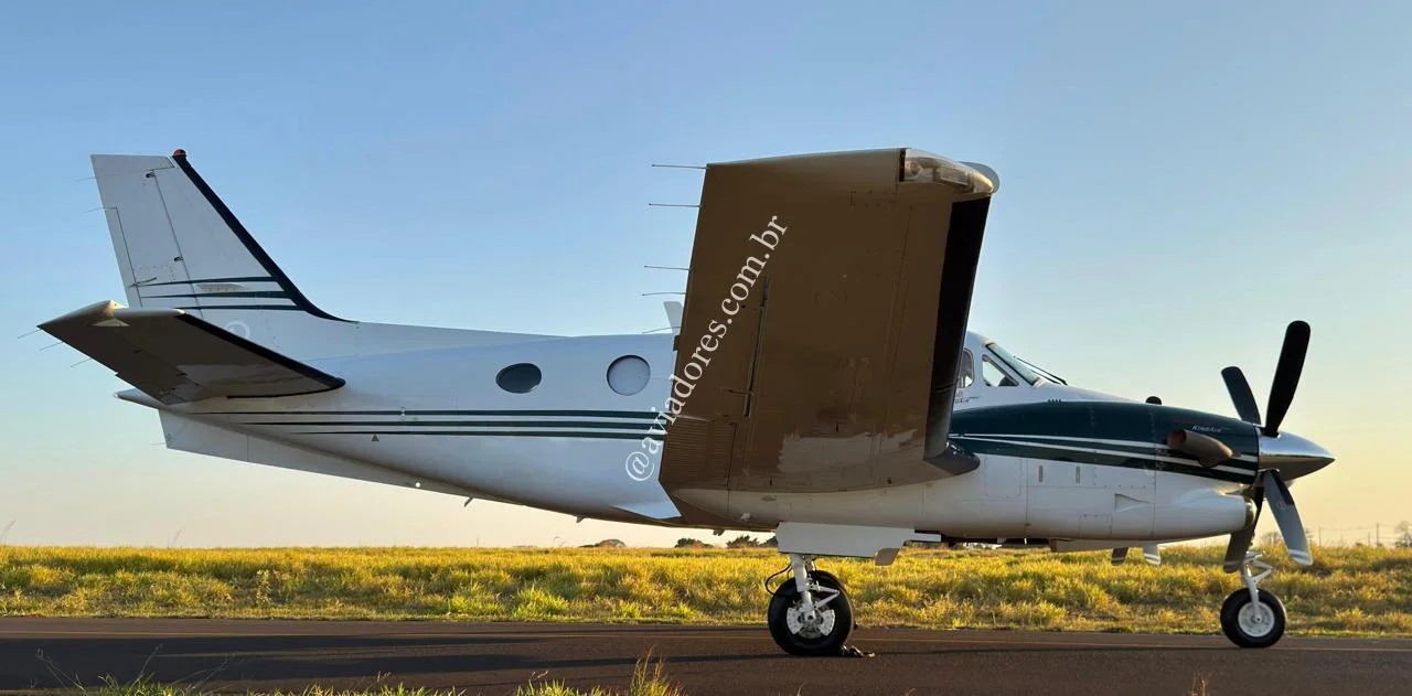 BEECHCRAFT CORPORATION KING AIR C90 GT - foto 16
