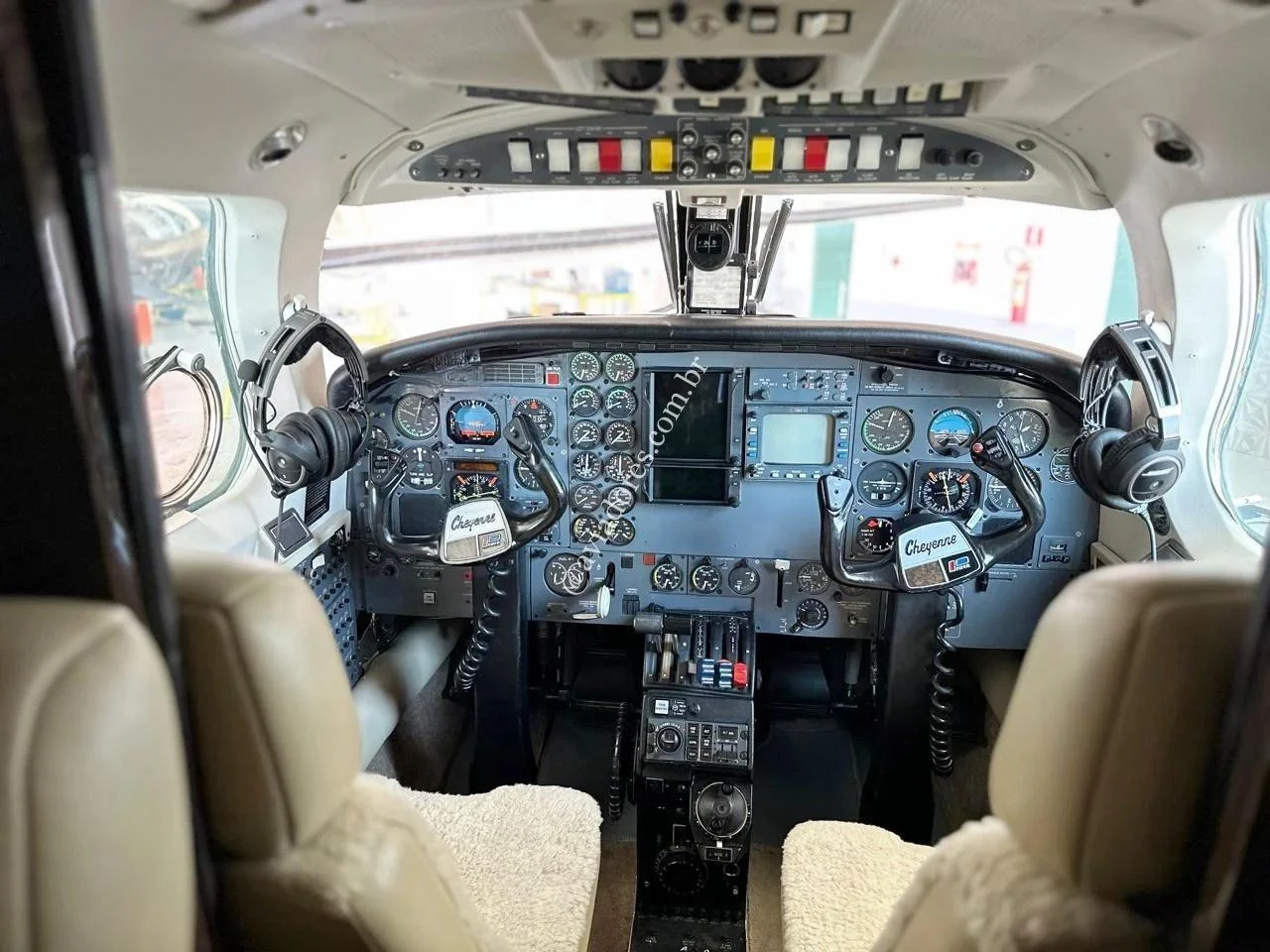 Piper Aircraft PA-42-720 CHEYENNE III - foto 2