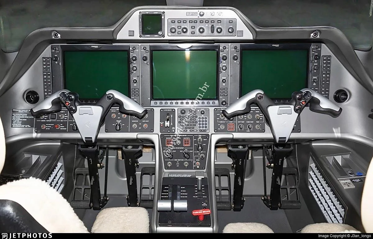 Embraer EMB 500 - PHENOM 100 - foto 4