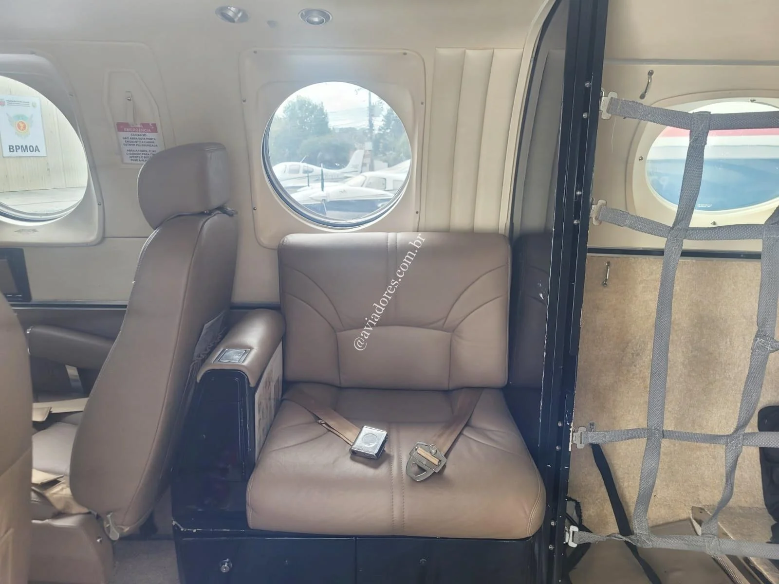 BEECHCRAFT CORPORATION KING AIR C90 - foto 21