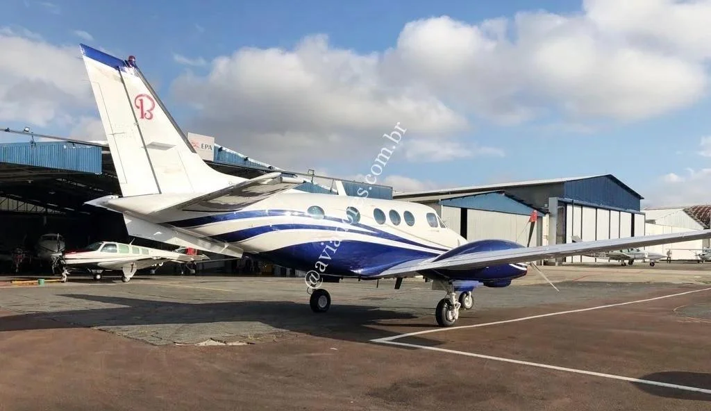 BEECHCRAFT CORPORATION KING AIR C90 - foto 6
