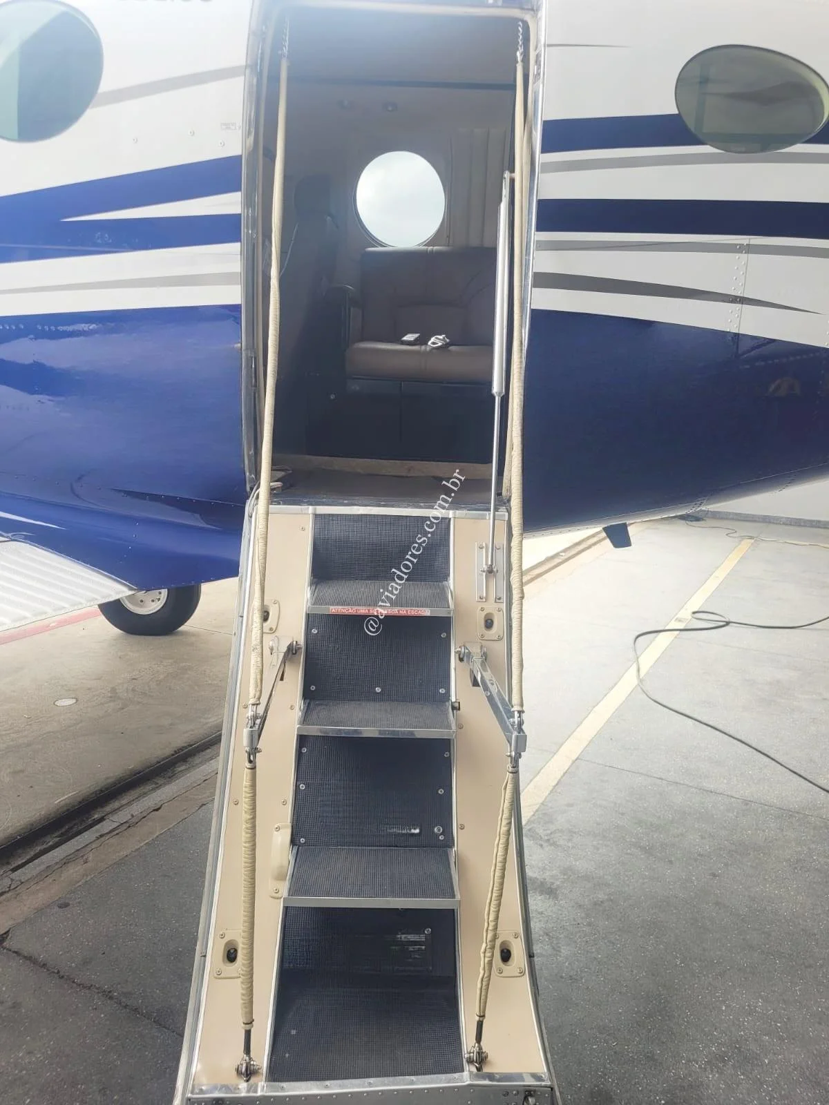 BEECHCRAFT CORPORATION KING AIR C90 - foto 16