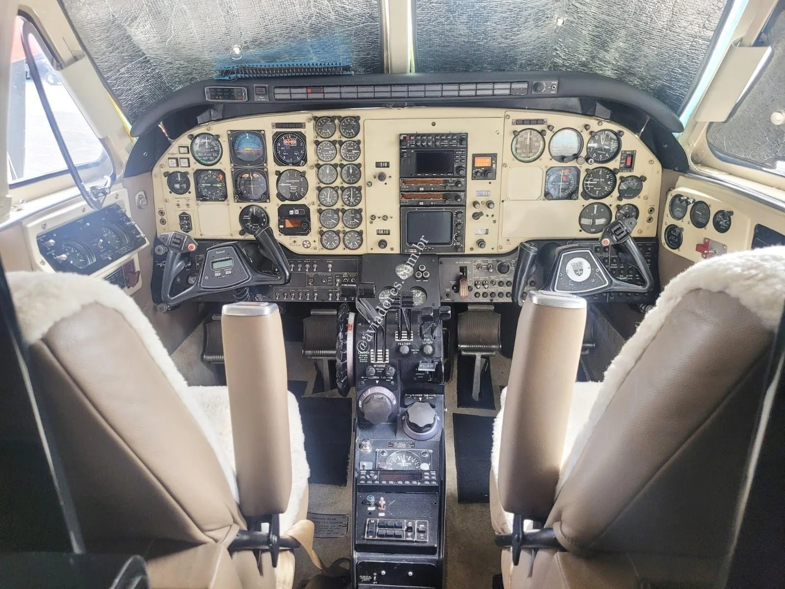 BEECHCRAFT CORPORATION KING AIR C90 - foto 2