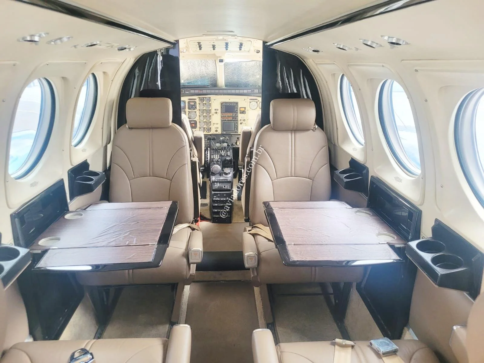 BEECHCRAFT CORPORATION KING AIR C90 - foto 18