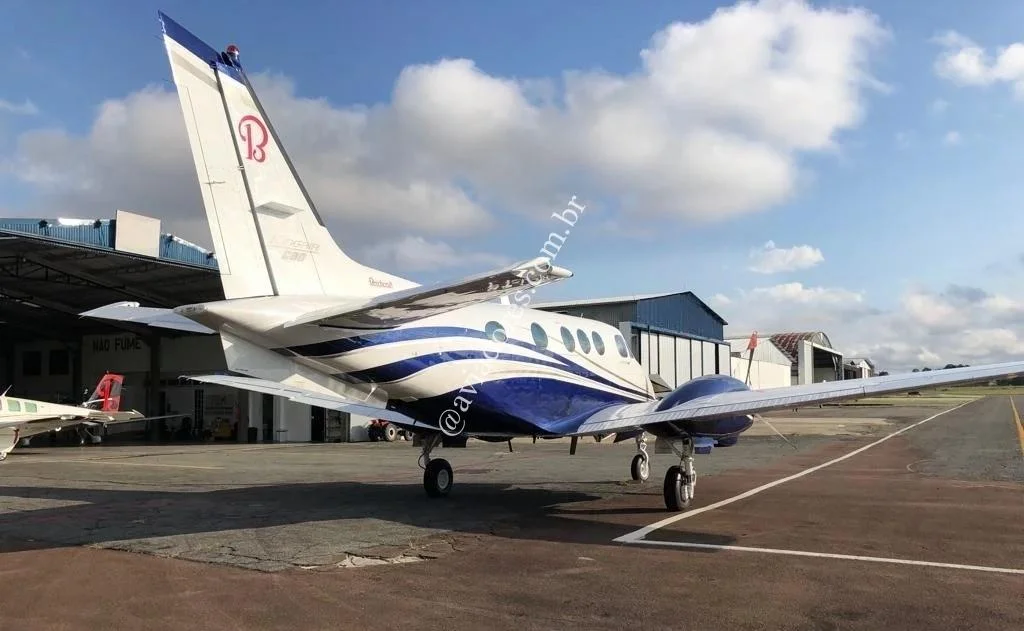 BEECHCRAFT CORPORATION KING AIR C90 - foto 9