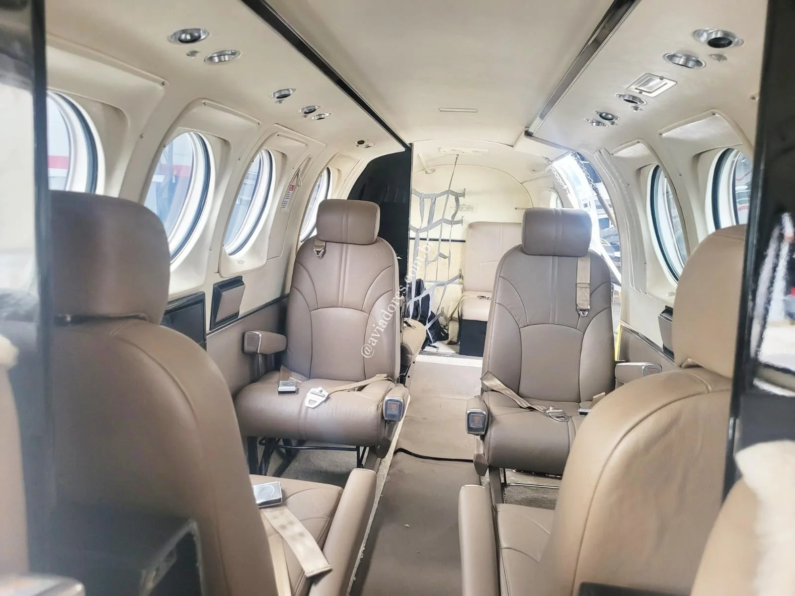 BEECHCRAFT CORPORATION KING AIR C90 - foto 19