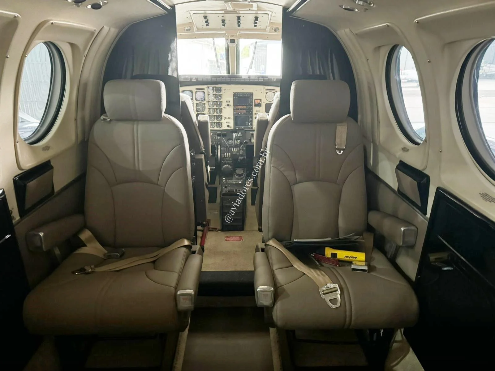 BEECHCRAFT CORPORATION KING AIR C90 - foto 24
