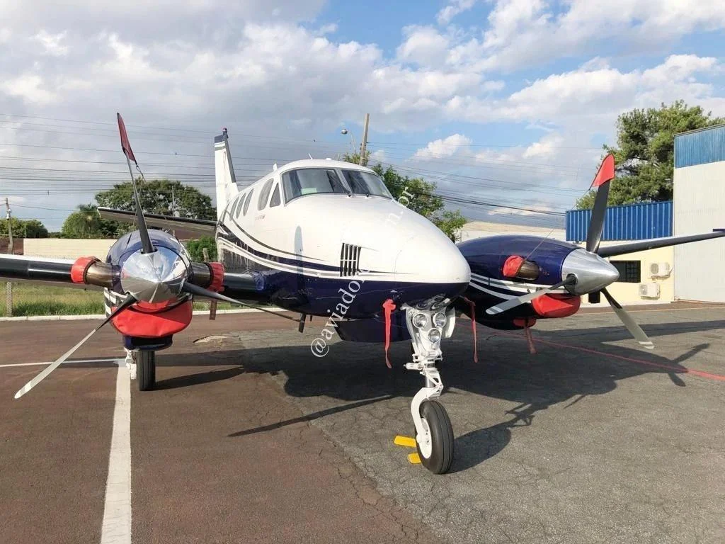 BEECHCRAFT CORPORATION KING AIR C90 - foto 4