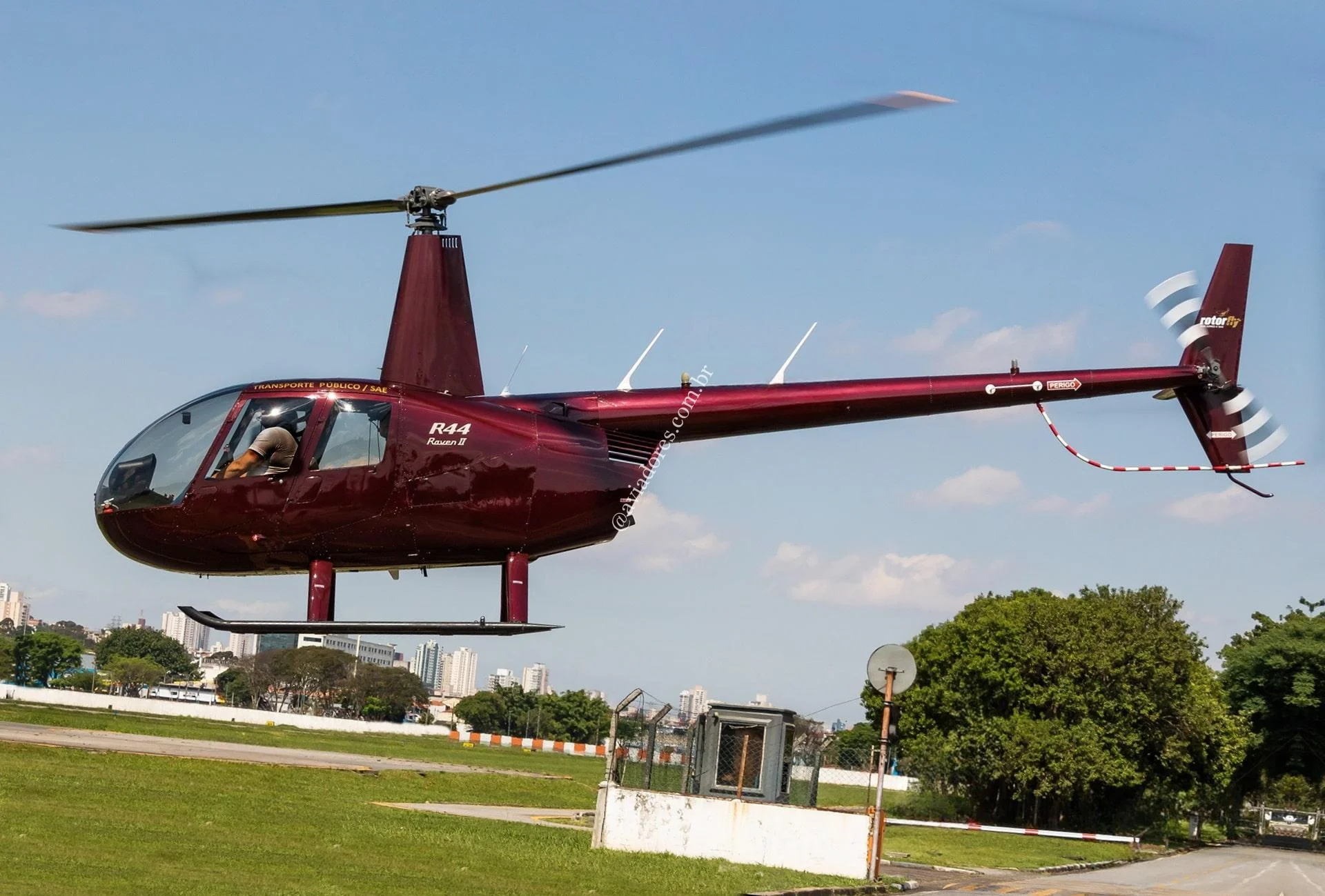 Robinson Helicopter R44 RAVEN II