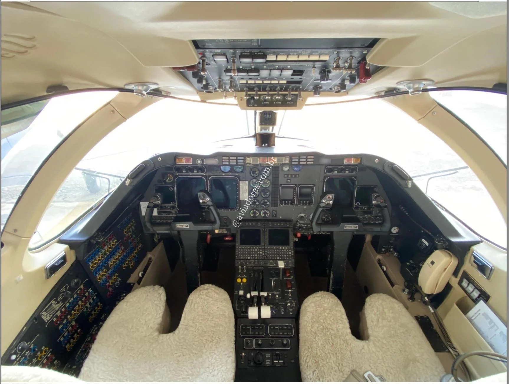 BEECHCRAFT CORPORATION HAWKER 400A - foto 2
