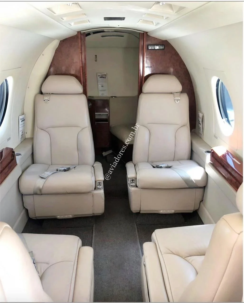 BEECHCRAFT CORPORATION HAWKER 400A - foto 4