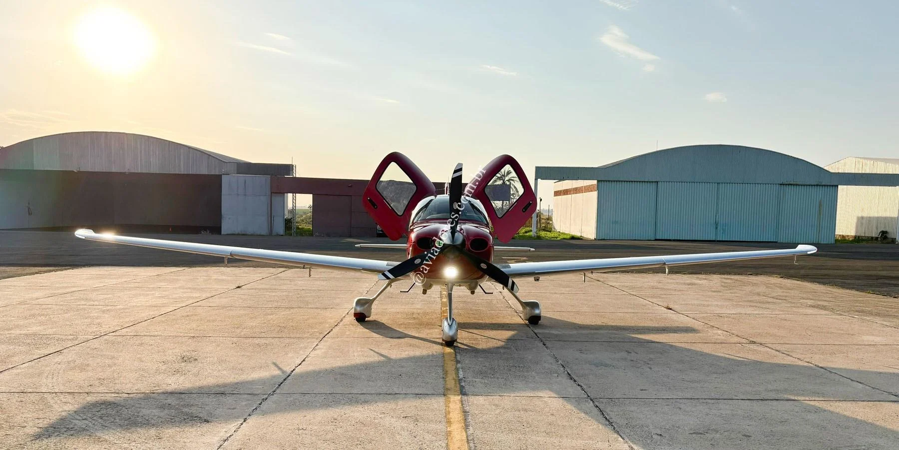 Cirrus Aircraft SR22 G6 GTS CARBON - foto 11