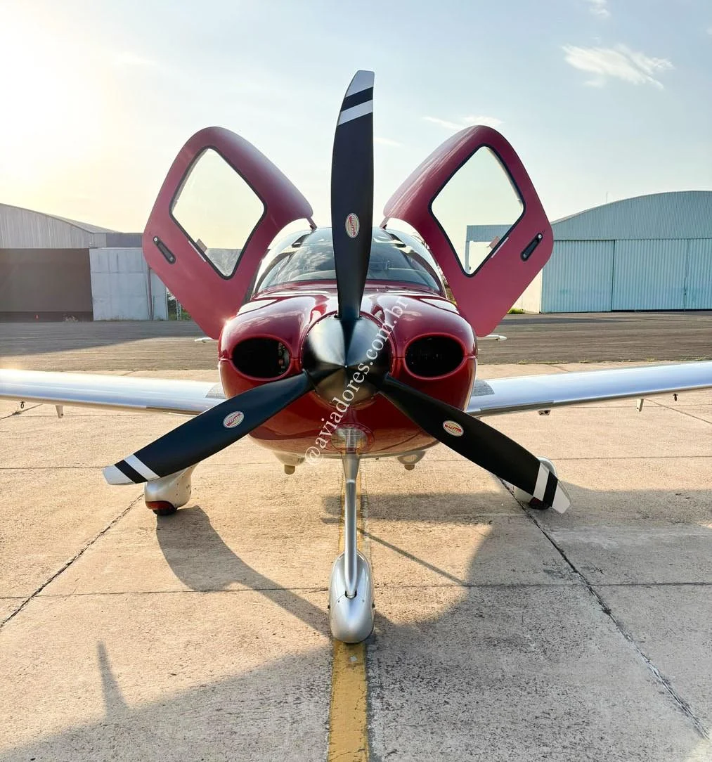 Cirrus Aircraft SR22 G6 GTS CARBON - foto 18