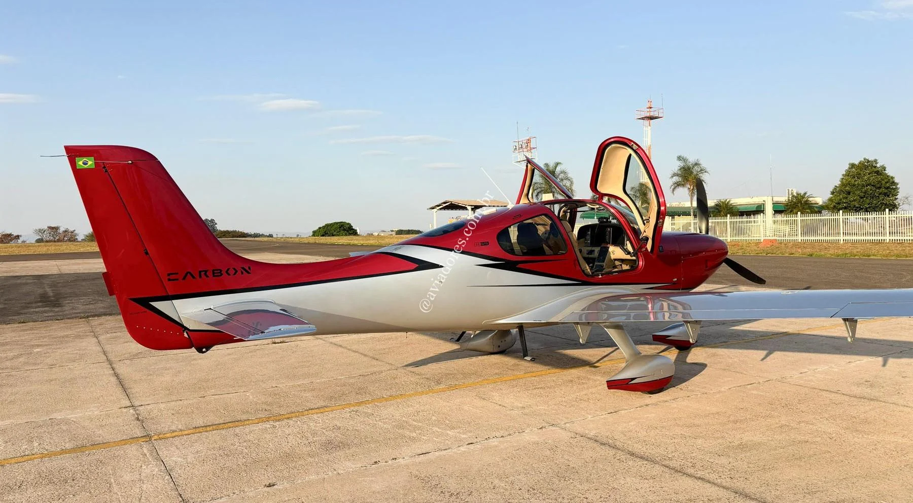 Cirrus Aircraft SR22 G6 GTS CARBON - foto 16