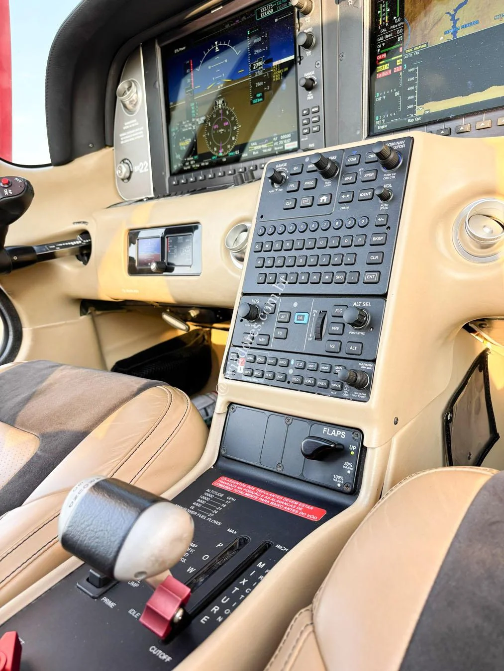 Cirrus Aircraft SR22 G6 GTS CARBON - foto 6
