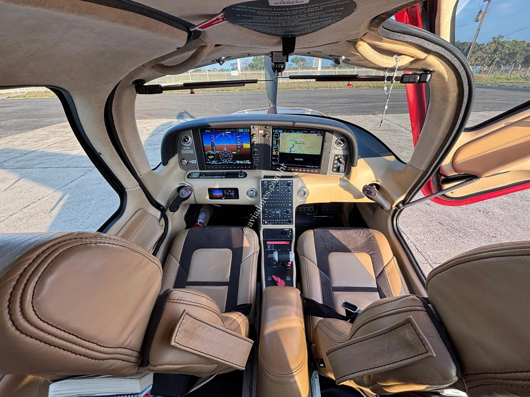 Cirrus Aircraft SR22 G6 GTS CARBON - foto 5