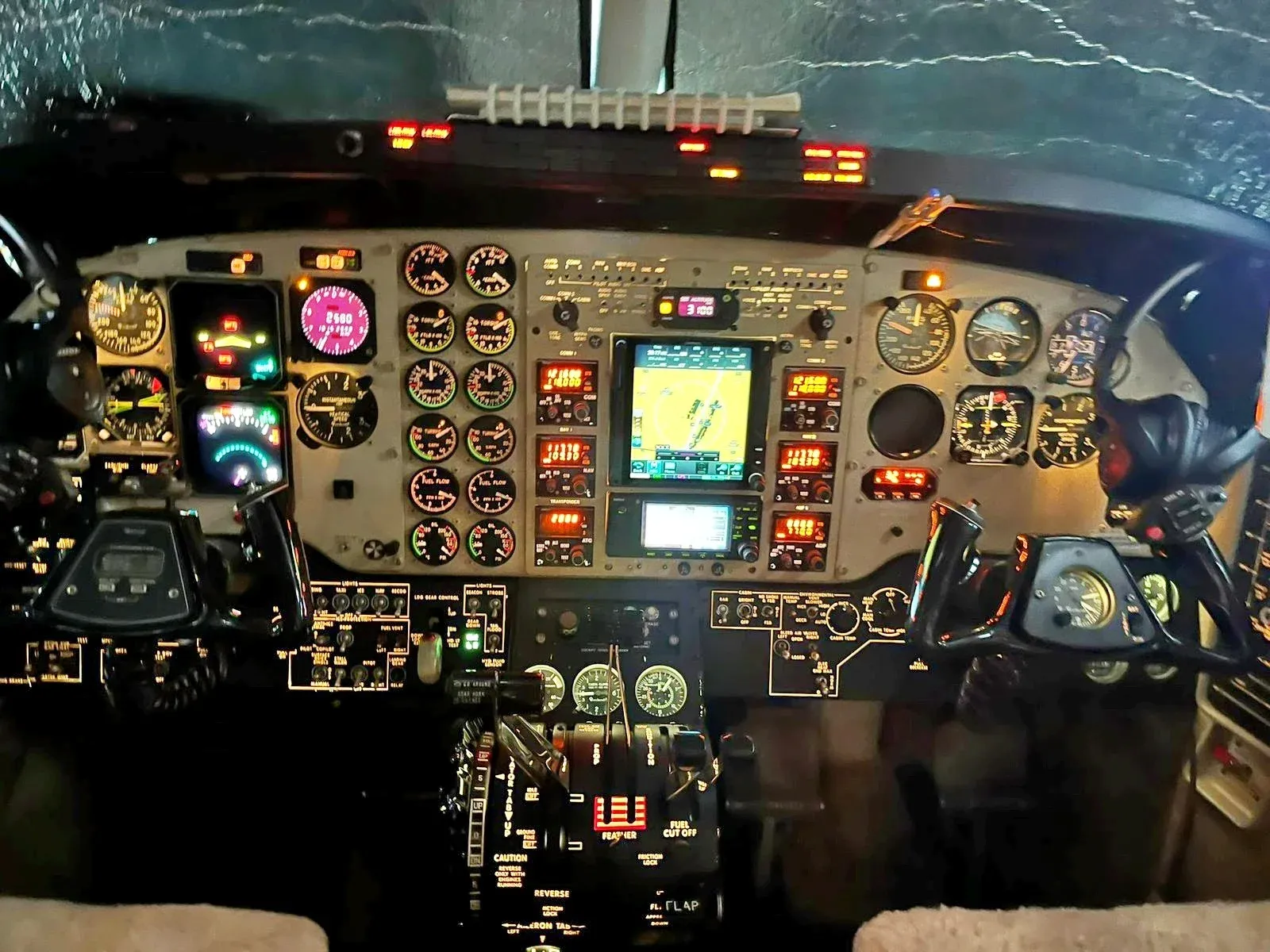 Beechcraft Corporation King Air C90B - foto 4