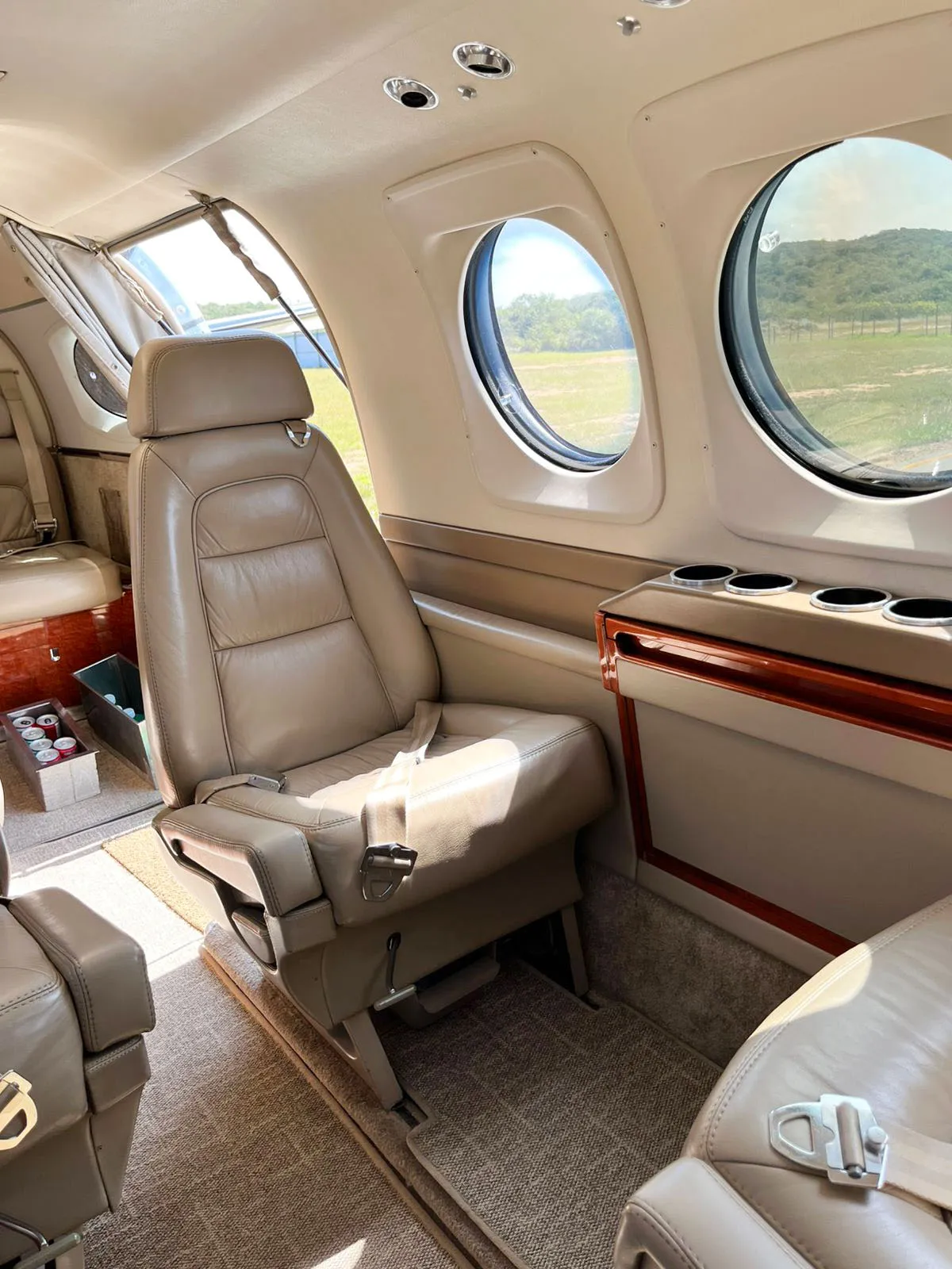 BEECHCRAFT CORPORATION King Air C90B - foto 3