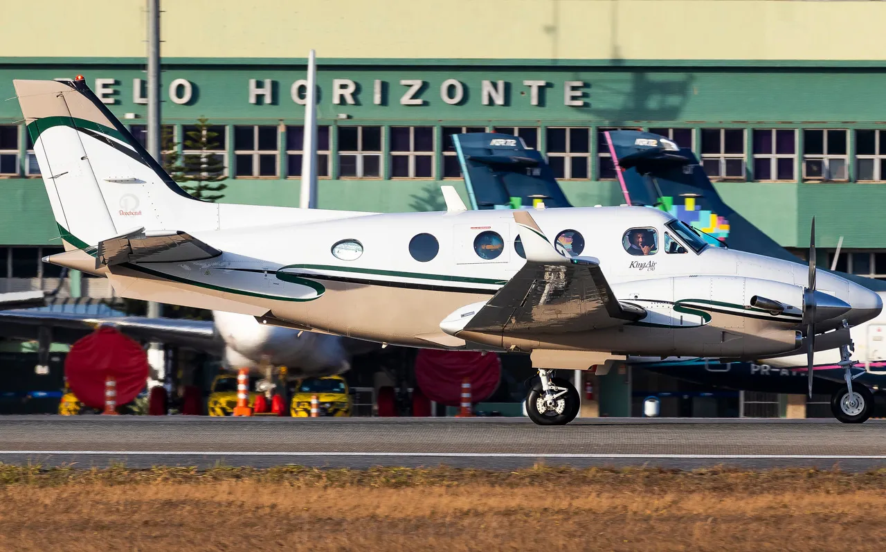 BEECHCRAFT CORPORATION King Air C90B - foto 16