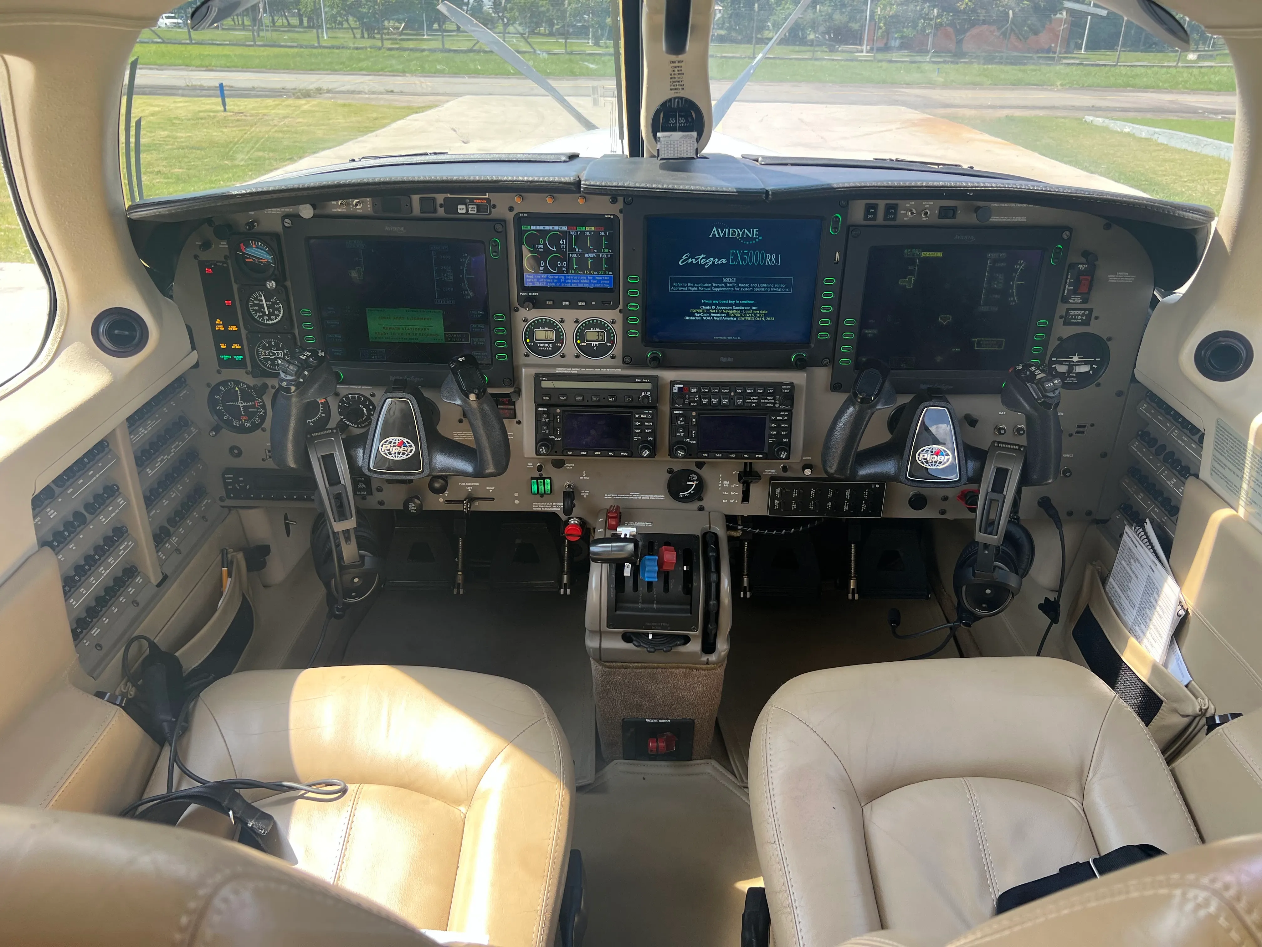 Piper Aircraft PA-46-350P - JETPROP DLX - foto 8
