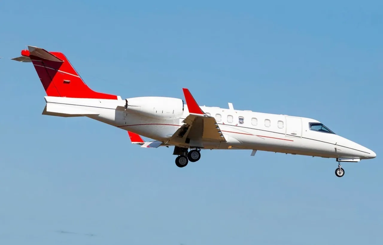 Bombardier Learjet 40