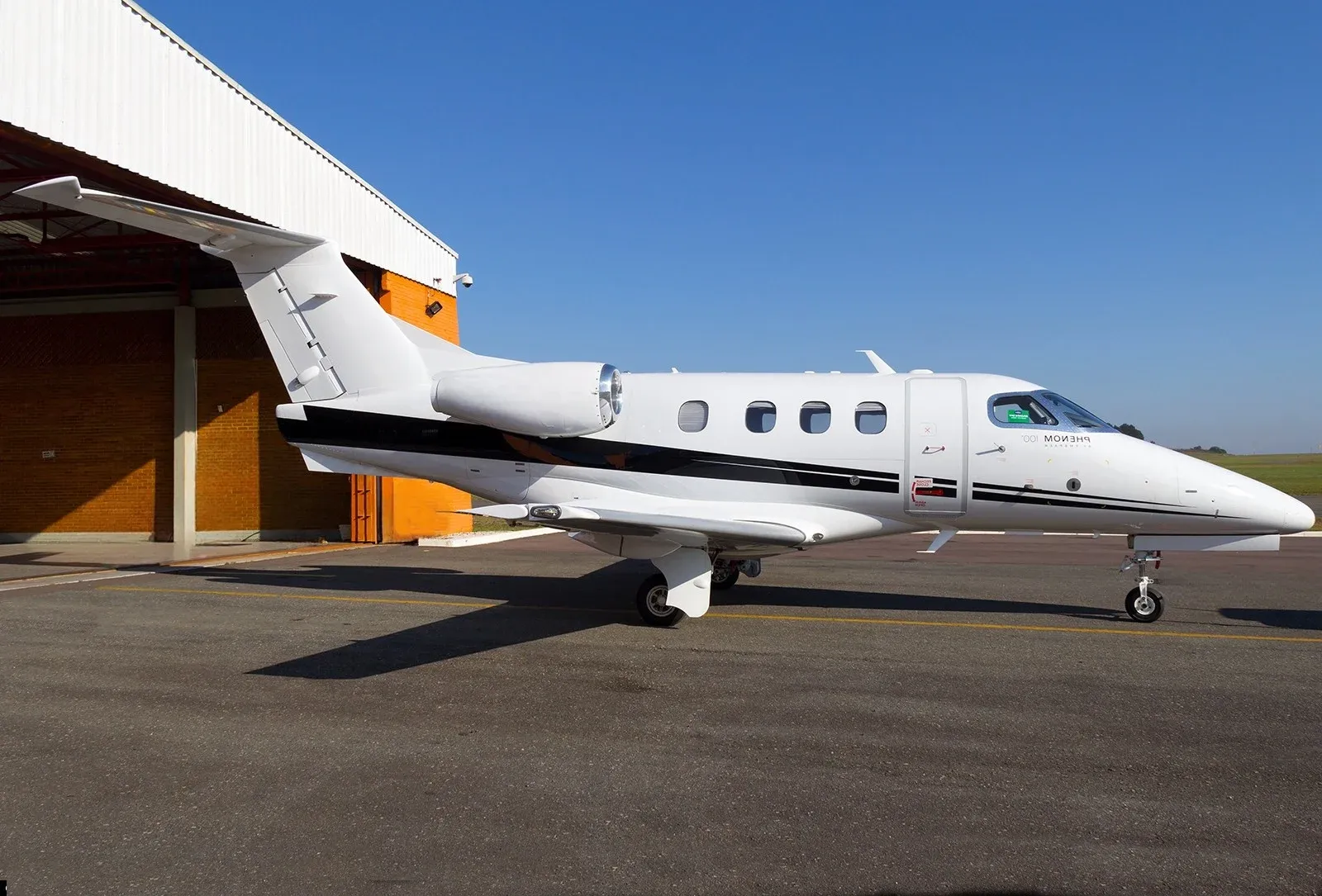 Embraer EMB 500 - PHENOM 100 - foto 2